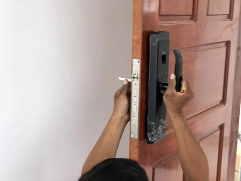 Sản phẩm lap khoa van tay cho cong sat_ 7 800x600 — Công Ty Cổ Phần Phát Triển Nguồn Nhân Lực ABE — MST 0109065090