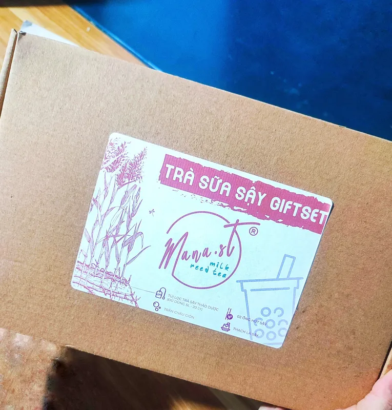 Sản phẩm hop tra sua say gift set manaast scaled — Công Ty TNHH SX Và Kinh Doanh ống Hút Cỏ Sậy Thân Thiện Môi Trường Mana.ST — MST 0109149569