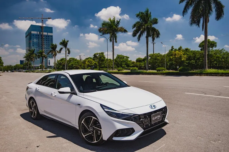 Sản phẩm Hyundai Elantra 6 1 — Thuê Xe Du Lịch Giang Gia - Công Ty TNHH Thương Mại Dịch Vụ Giang Gia — MST 0109366852