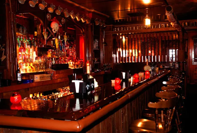 Sản phẩm mot goc quay bar cua mot quan pub — Thiết Bị âm Thanh Hào Quang Group - Công Ty Cổ Phần Tập Đoàn Đầu Tư Và Thương
Mại Hào Quang — MST 0109582807