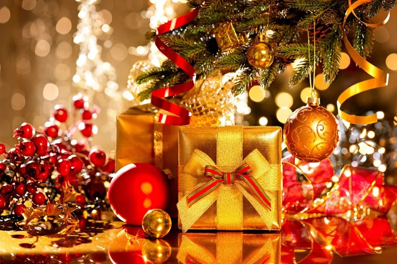 Sản phẩm hinh anh Noel mua giang sinh dep voi nhung hop qua cay thong ruc ro — Công Ty TNHH Thương Mại Và Dịch Vụ R&G Việt Nam — MST 0109585043