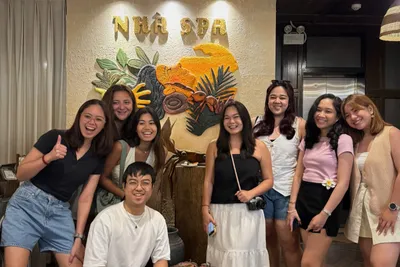 Sản phẩm Nhom ban be anh ngang phia tren — Công Ty TNHH Thương Mại Và Dịch Vụ Nhà Spa — MST 0110017729