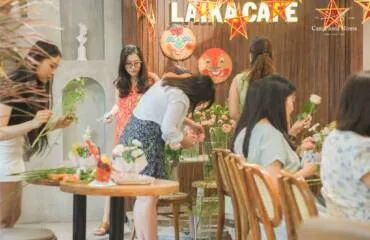 Sản phẩm dich vu trang tri hoa su kien 370x240 — Công Ty Cổ Phần Dịch Vụ và Sáng Tạo Hương Mùa Hè — MST 0110372032