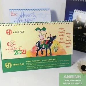 Sản phẩm in lich de ban 2 600x600 1 300x300 — In ấn An Bình - Công Ty TNHH In ấn An Bình — MST 0110519052
