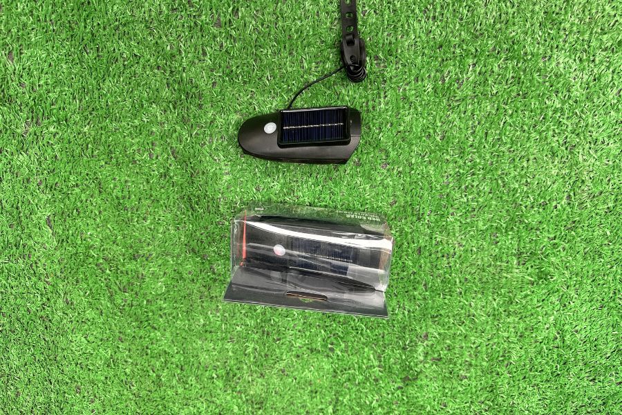 Sản phẩm Tam pin nang luong mat troi den led kem coi FF558.jpg — Công Ty TNHH MAXVOL — MST 0110656556