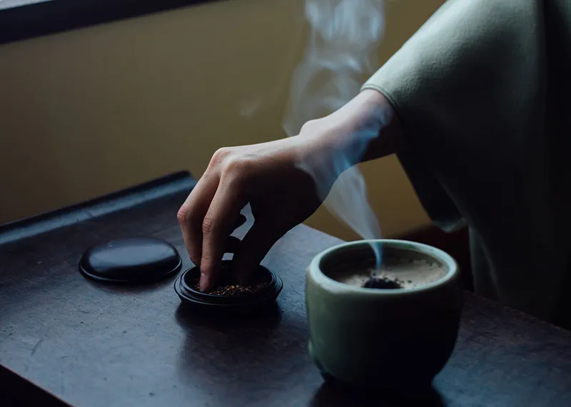 Sản phẩm Woman with Incense Heater — Công Ty TNHH Nippon Kodo Việt Nam — MST 0200538148