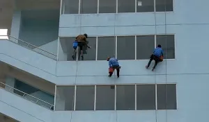 Sản phẩm 731lau kinh toa nha — Vệ Sinh Công Nghiệp An Phú - Công Ty TNHH Phát Triển Dịch Vụ Thương Mại An Phú — MST 0201699010