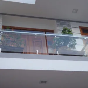 Sản phẩm lan can kinh chot 300x300 — Công Ty TNHH Thương Mại Và Kỹ Thuật Kính Nam Hải — MST 0201740188