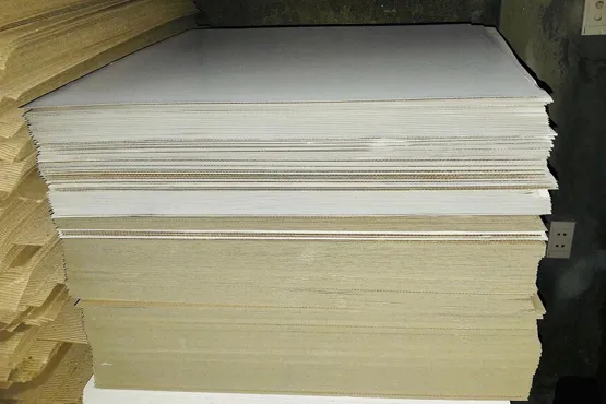 Sản phẩm rZ9h_Giay song E phu 1 lop trang — Công Ty Cổ Phần Sản Xuất Bao Bì Cường Anh — MST 0201749938