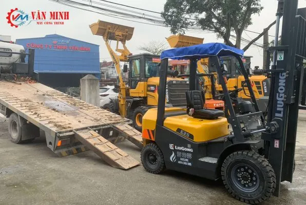 Sản phẩm ban giao xe nang liugong e25 2 5 tan cho khach hang tai hai phong 1 1 596x400 — Công Ty TNHH Thương Mại Dịch Vụ Máy Công Trình Văn Minh — MST 0201778287