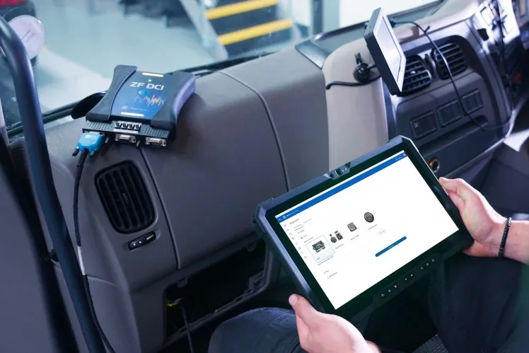 Sản phẩm zf_prodiagnostics_product img_zf scan_software in use on a tablet_rgb_2020503_fullhd_21_3_2_748px — Công Ty TNHH ZF Automative Việt Nam — MST 0201915462