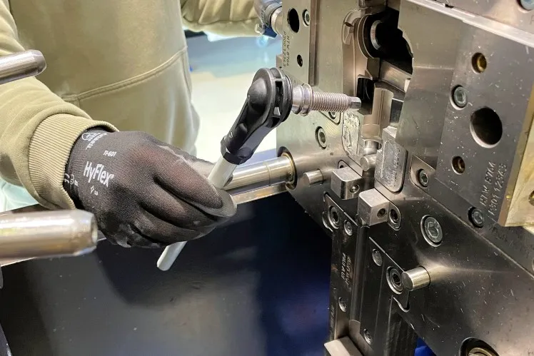 Sản phẩm Stage_Polymer Recycling_3_2_748px — Công Ty TNHH ZF Automative Việt Nam — MST 0201915462
