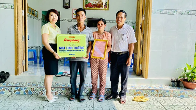 Sản phẩm Rang Dong trao nha tinh thuong 1 — Công Ty Cổ Phần Rạng Đông Holding — MST 0300384357