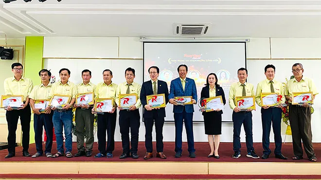 Sản phẩm vinh danh ca nhan cong hien RDP 1 — Công Ty Cổ Phần Rạng Đông Holding — MST 0300384357