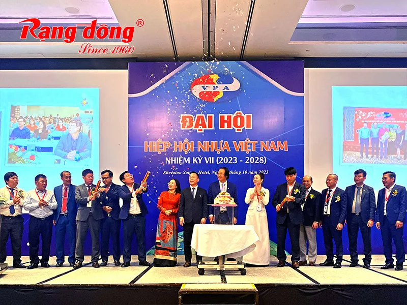 Sản phẩm 33 nam phat trien cua hiep hoi nhua viet nam nhiem ky vii — Công Ty Cổ Phần Rạng Đông Holding — MST 0300384357