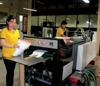 Sản phẩm 4 Máy dán tráng keo nắp phong bì khổ lớn 339x293 — Công Ty Trách Nhiệm Hữu Hạn Một Thành Viên In Tem Bưu Điện — MST 0300441502