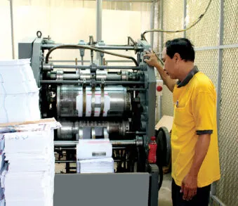 Sản phẩm 7 Máy dán phong bì cửa sổ 339x293 — Công Ty Trách Nhiệm Hữu Hạn Một Thành Viên In Tem Bưu Điện — MST 0300441502