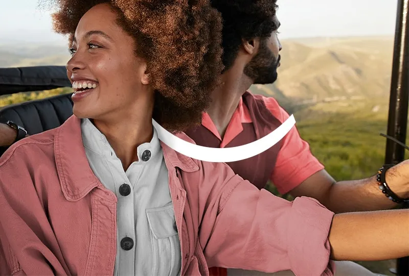 Sản phẩm couple smiling on a trip — COLGATE-PALMOLIVE - Công Ty TNHH COLGATE-PALMOLIVE (Việt Nam) — MST 0300546015