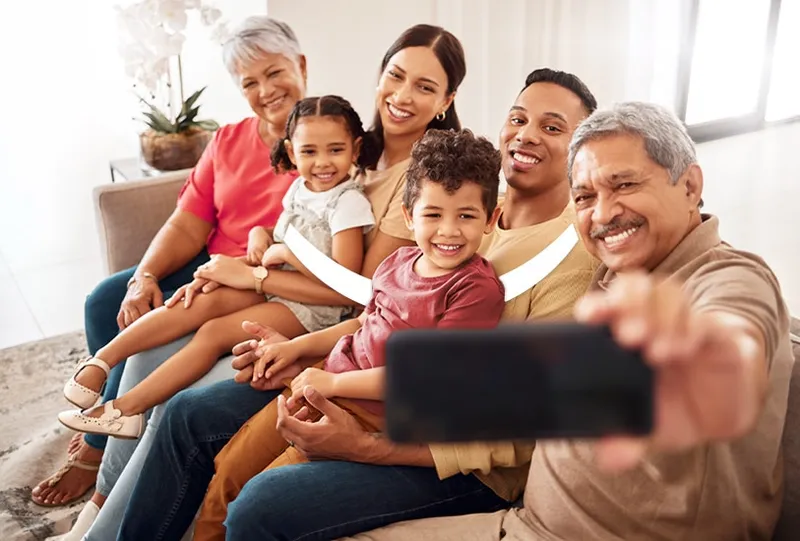 Sản phẩm famlily taking selfie — COLGATE-PALMOLIVE - Công Ty TNHH COLGATE-PALMOLIVE (Việt Nam) — MST 0300546015