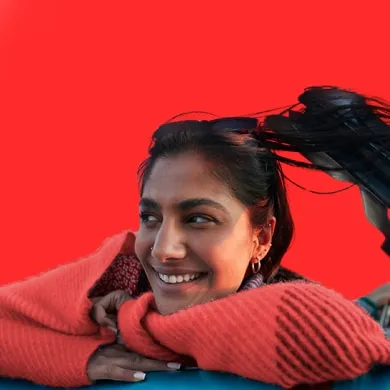 Sản phẩm smiling woman in a car mobile — COLGATE-PALMOLIVE - Công Ty TNHH COLGATE-PALMOLIVE (Việt Nam) — MST 0300546015