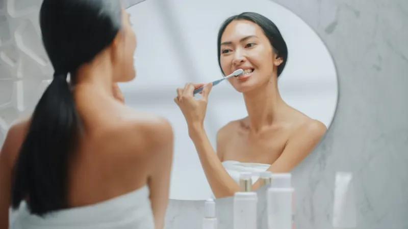 Sản phẩm portrait of beautiful asian woman uses — COLGATE-PALMOLIVE - Công Ty TNHH COLGATE-PALMOLIVE (Việt Nam) — MST 0300546015