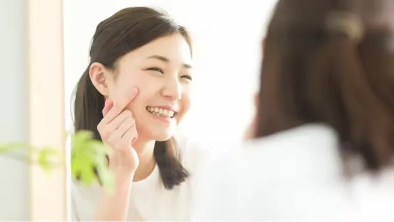 Sản phẩm woman smiling in a bathroom — COLGATE-PALMOLIVE - Công Ty TNHH COLGATE-PALMOLIVE (Việt Nam) — MST 0300546015