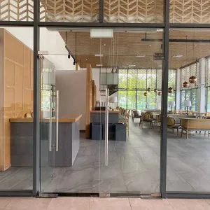 Sản phẩm cua di ban le san 1 1 300x300 — Công Ty TNHH Sản Xuất Và Lắp Ráp Cửa Kính Nhôm C.N.D — MST 0300710811