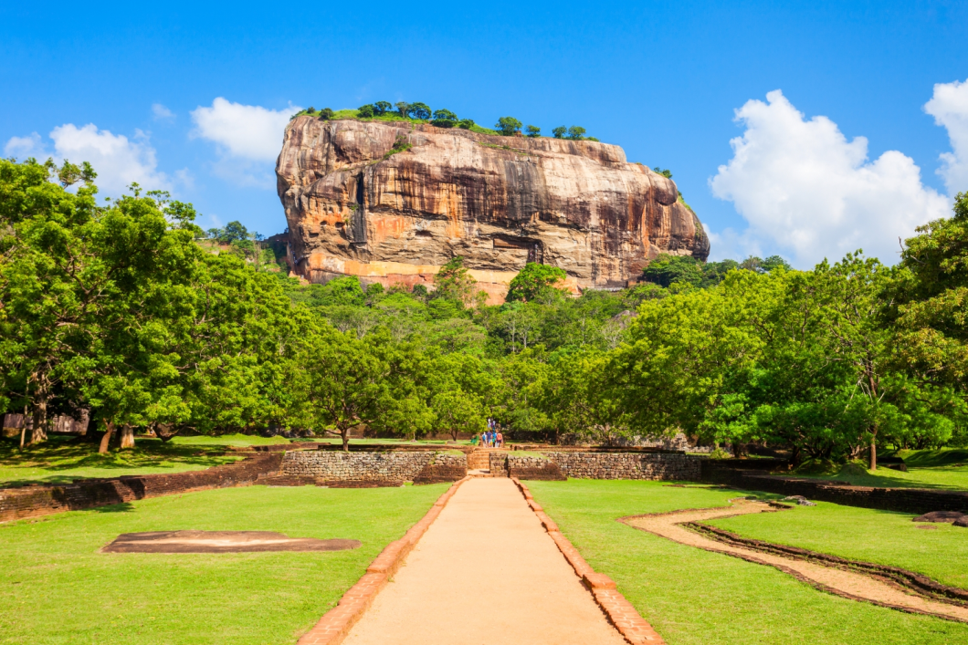 Sản phẩm phao dai da sigiriya — Công Ty Cổ Phần Dịch Vụ Du Lịch Bến Thành — MST 0301171827