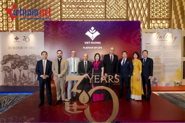 Sản phẩm khi nguoi phung su gat hai niem vui — Hương Liệu Việt Hương - Công Ty Cổ Phần Hương Liệu Việt Hương — MST 0301448204