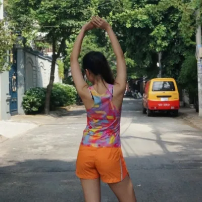 Sản phẩm hinh anh mot nguoi dang chay bo voi trang phuc the thao phong cach — Công Ty CP Tập Đoàn Thời Trang Thái Tuấn — MST 0301455459