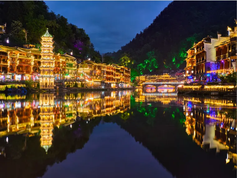 Sản phẩm tour du lich phuong hoang co tran — Công Ty Cổ Phần Xây Dựng Thương Mại Du Lịch Hồng Ngọc Hà — MST 0301479499