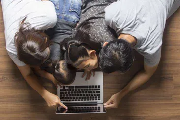 Sản phẩm bai viet bao ve con trong moi truong internet 1 thumb 366x244 — Công Ty TNHH Bảo Hiểm Nhân Thọ Prudential Việt Nam — MST 0301840443