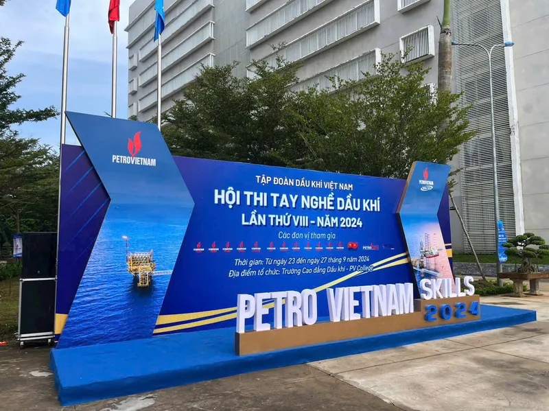 Sản phẩm Hong Ky dong hanh cung Hoi thi Tay nghe Dau khi khoi day niem dam me cua tho co khi Viet Nam — Công Ty TNHH Sản Xuất Thương Mại Cơ Khí Hồng Ký — MST 0302268557