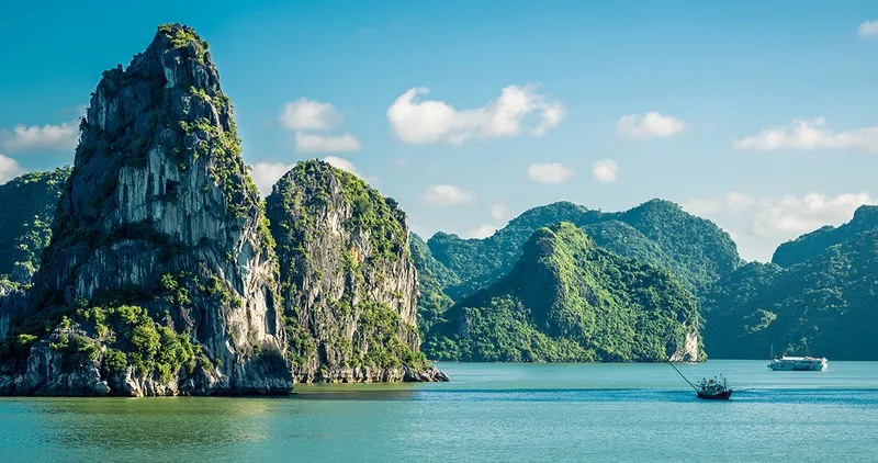 Sản phẩm Vietnam at a glance 550x290 — Blue Sky Travel - Công Ty TNHH Du Lịch Thiên Thanh — MST 0302666075