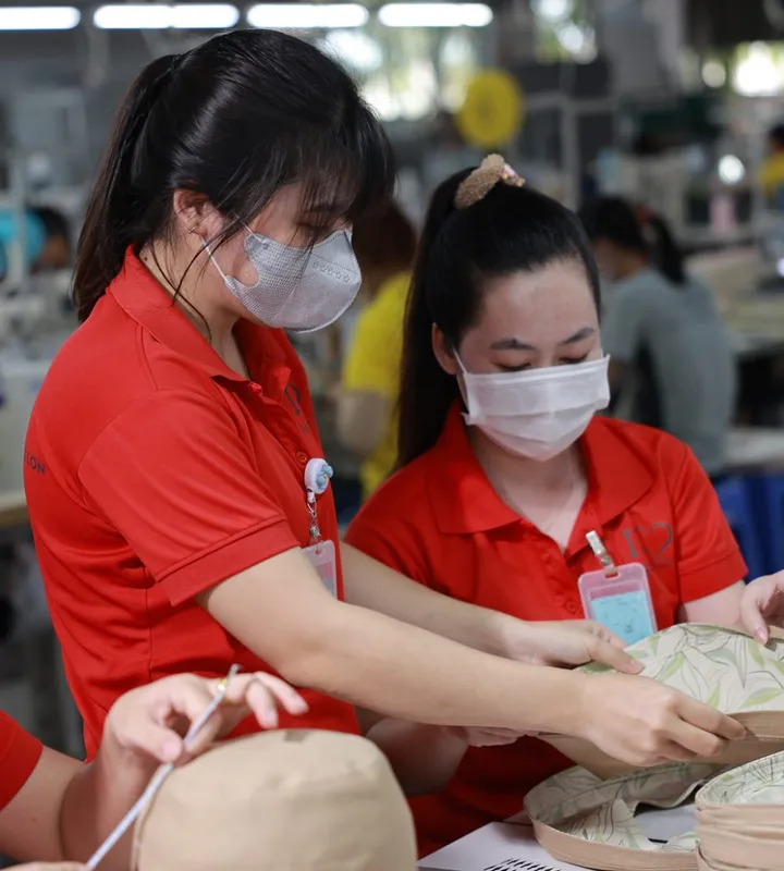 Sản phẩm JUNE7083w e1741838226712 922x1024 — Mũ Nón Tháng Tám - Công Ty TNHH Tháng Tám — MST 0303073504