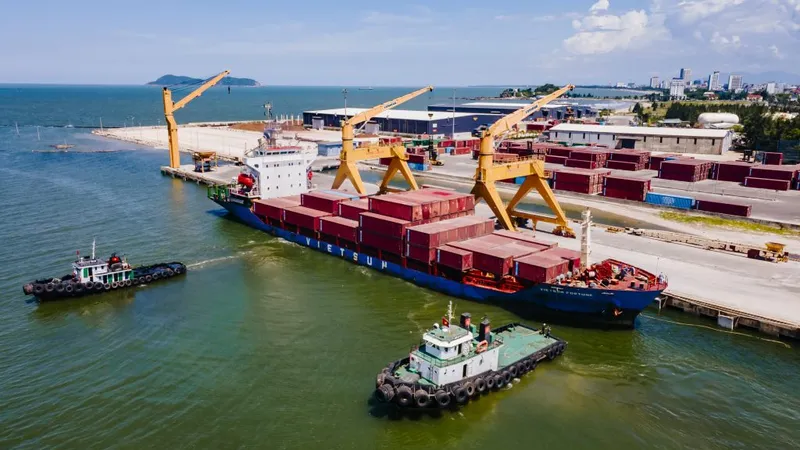 Sản phẩm 3 4_trang ngoai trong_Kinh doanh van tai bien noi dia 1024x576 — Công Ty Cổ Phần Nhật Việt — MST 0303582935