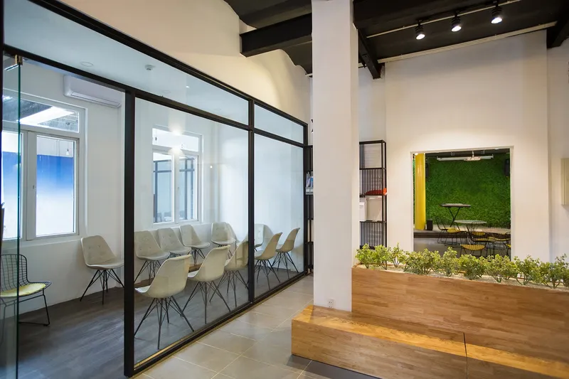 Sản phẩm nobody office lobby with wooden bench Copy — Công Ty TNHH Sản Xuất Thương Mại Dịch Vụ Thu Tiến Phát — MST 0303887207