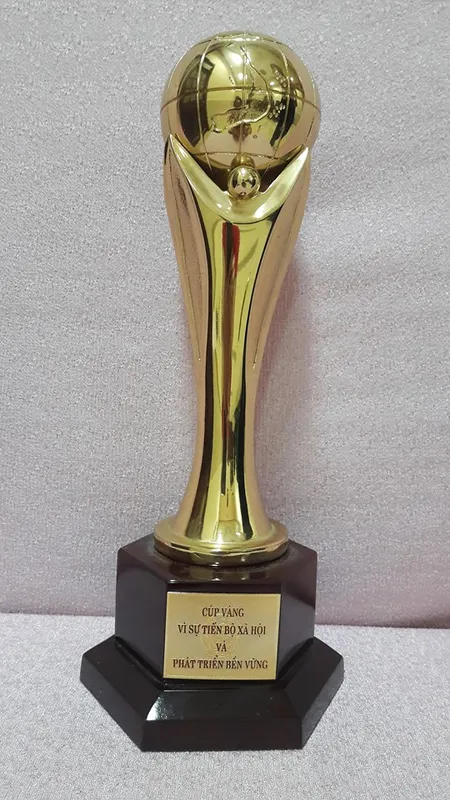 Sản phẩm cup vang vi su tien bo xh phat trien ben vung 15258427283 — Công Ty Cổ Phần Vật Tư Tổng Hợp Và Phân Bón Hóa Sinh — MST 0303951558