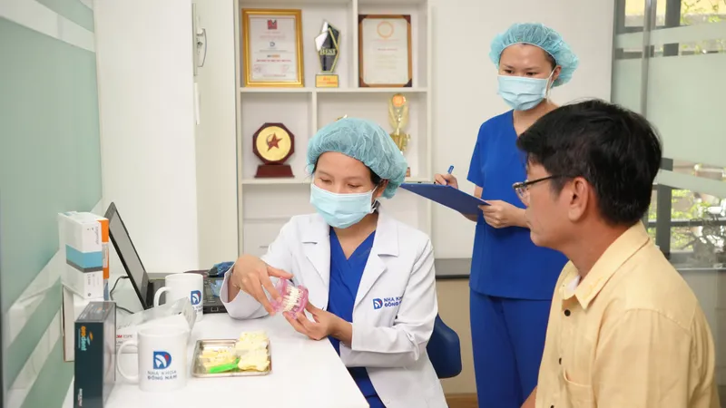 Sản phẩm cau chuyen thuong hieu scaled — Nha Khoa Đông Nam — MST 0304132304