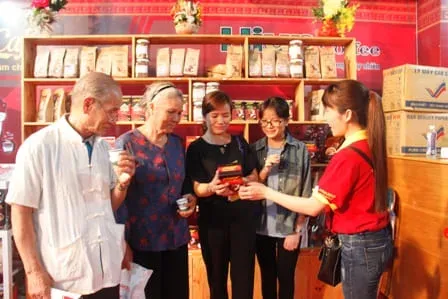 Sản phẩm 120068308763_du khach tham quan gian hang va san pham cua an thai — Công Ty Cổ Phần Sài Gòn An Thái — MST 0304419561