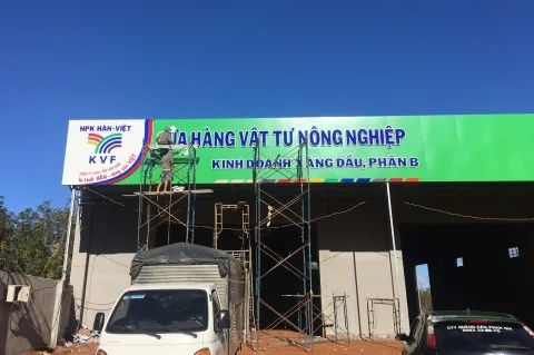 Sản phẩm bao gia bang hieu alu cua hang phan bon nam 2022.JPG — Công Ty TNHH Quảng Cáo Phan Gia — MST 0305211534