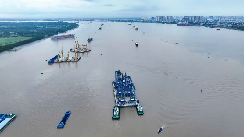 Sản phẩm van_chuyen_sieu_truong_sieu_trong_06_cau_rtg 30 of 30 1365x768 — Công Ty Cổ Phần Dịch Vụ Kỹ Thuật Tân Cảng — MST 0305736891
