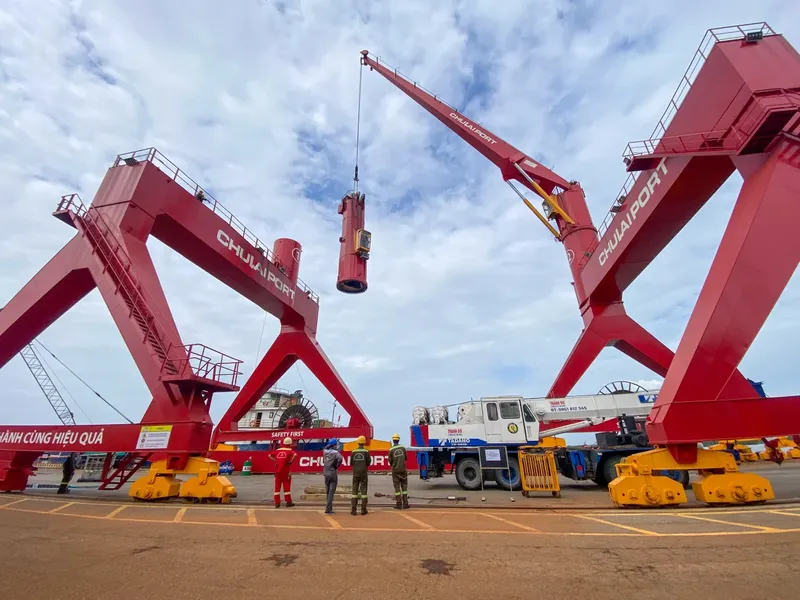 Sản phẩm thay_mam_xoay_cau_liebherr 5 1365x1024 — Công Ty Cổ Phần Dịch Vụ Kỹ Thuật Tân Cảng — MST 0305736891