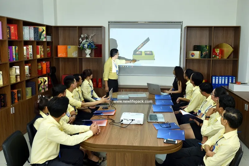 Sản phẩm newlifepack_staff_2 — Công Ty TNHH Một Thành Viên Thương Mại Dịch Vụ In Bao Bì Cuộc Sống Mới — MST 0305918443