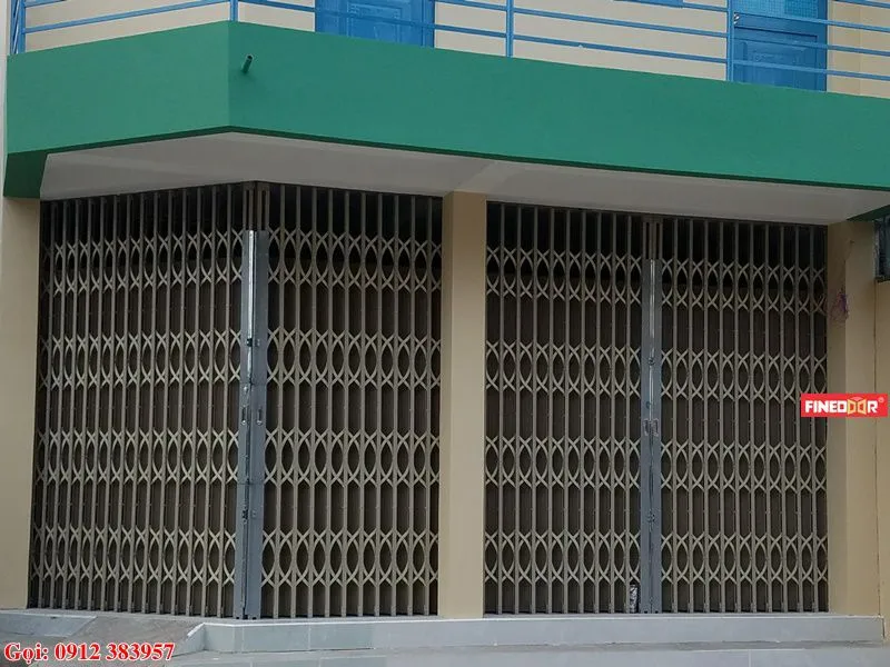 Sản phẩm Cửa kéo tôn màu sơn tĩnh điện 1527052450 — Công Ty TNHH Sản Xuất Thương Mại Vạn Phú Thành — MST 0305969656