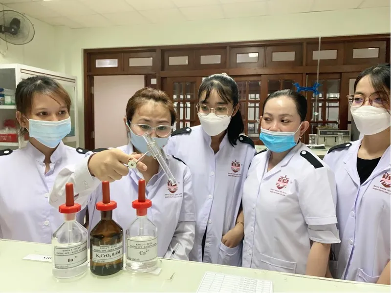 Sản phẩm soi dong gio thuc hanh cua sinh vien trung cap 2 — Trường Trung Cấp Bách Khoa Sài Gòn — MST 0306353193