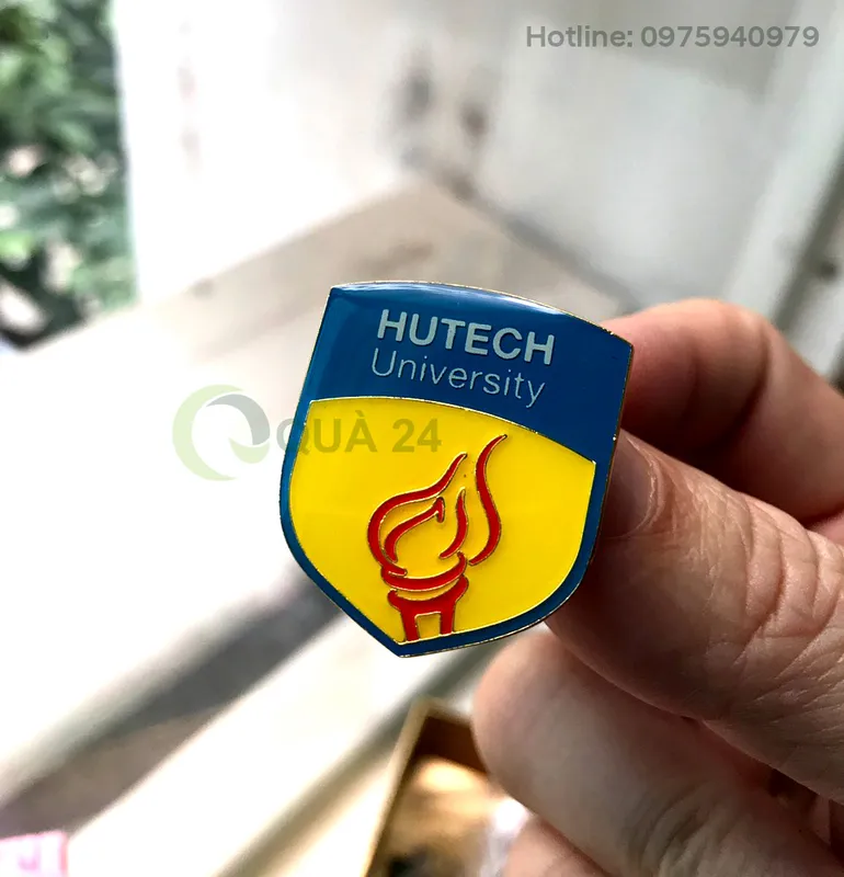 Sản phẩm huy hieu hutech — Công Ty TNHH Quà Tặng Apollo — MST 0306677039