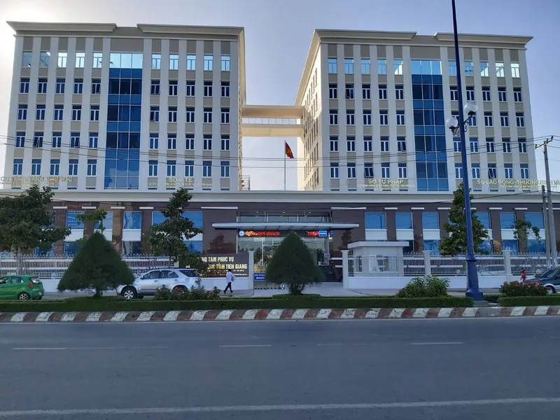 Sản phẩm 604706027723 — Công Ty Cổ Phần Cửa Sơn Hải — MST 0307845889
