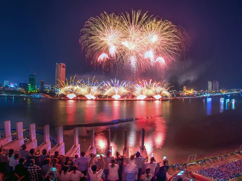 Sản phẩm da nang le hoi phao hoa 488px — Đất Việt Tour - Công Ty CP Đầu Tư TM DV Du Lịch Đất Việt — MST 0309139335