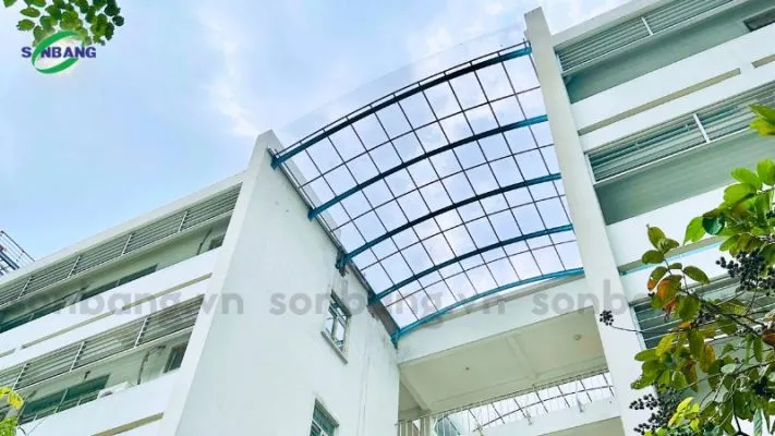 Sản phẩm y tuong thiet ke mai che polycarbonate 0 711x400 — Công Ty TNHH Sản Xuất Thương Mại Dịch Vụ Sơn Băng — MST 0309264223